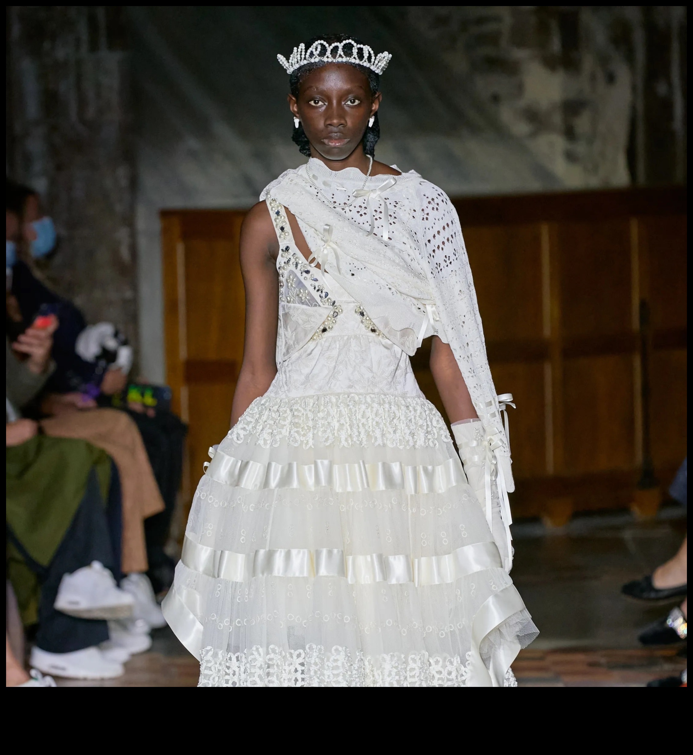 Runway Royalty piedāvā ieskatu pasaules ietekmīgākajos modes dizaineros 5 Runway Royalty Revels: Valda augstākā modes pasaulē