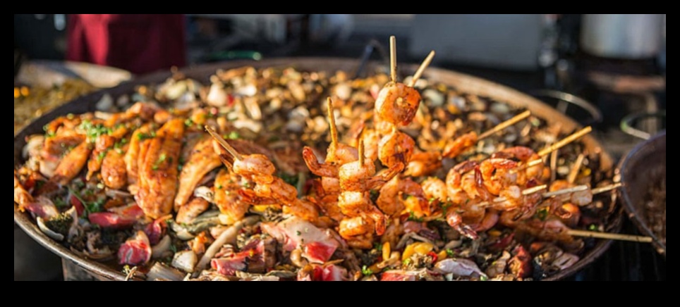 Piekrastes virtuves turpinājums: jūras velšu festivāli un kulinārijas pasākumi