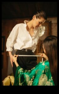 High-Tech Glam: moderni tērpi, kas no jauna nosaka modes standartus